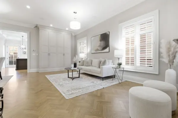 5290 Roadside WAY, Mississauga, ON L5M 0H9