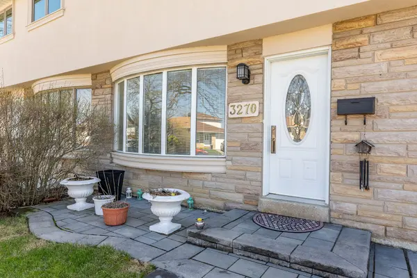 3270 Klaiman DR, Mississauga, ON L4Y 3C8