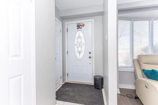 3270 Klaiman DR, Mississauga, ON L4Y 3C8