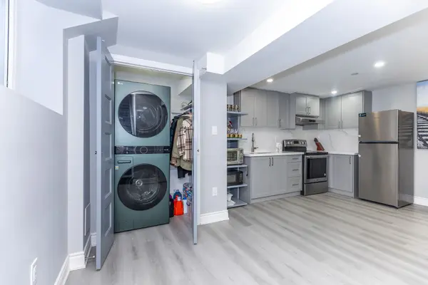 3270 Klaiman DR #Basement, Mississauga, ON L4Y 3C8