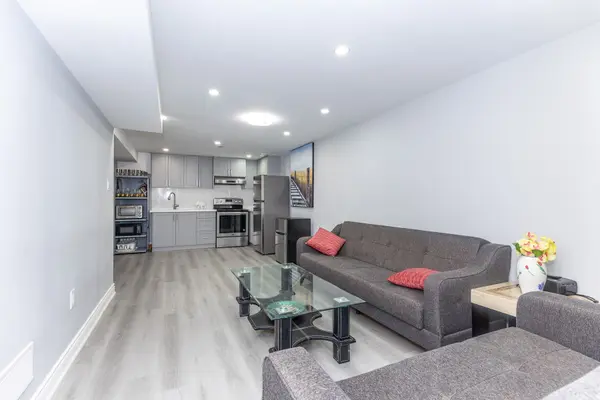 3270 Klaiman DR #Basement, Mississauga, ON L4Y 3C8