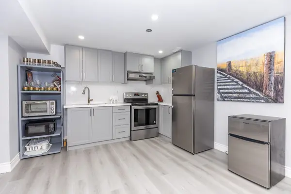 3270 Klaiman DR #Basement, Mississauga, ON L4Y 3C8