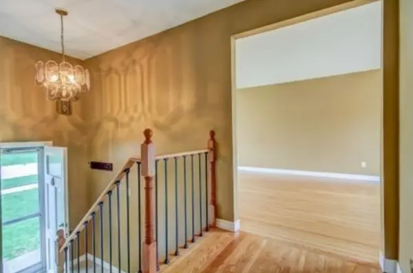 46 Miller RD #Upper, Oakville, ON L6H 1J6