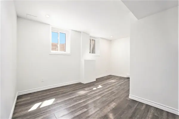 33-B Majestic DR, South Of Baseline To Knoxdale, ON K2G 1C6