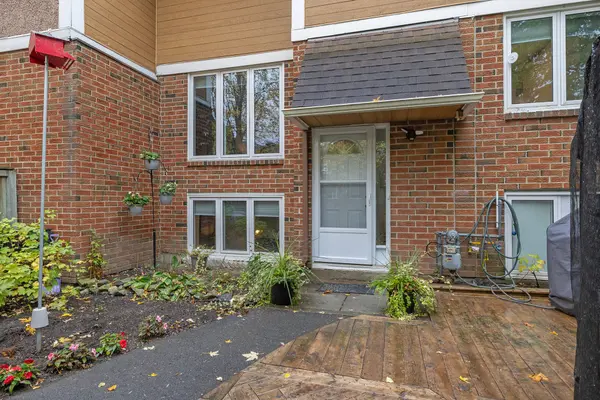 142 Salter CRES, Kanata, ON K2K 1Y8