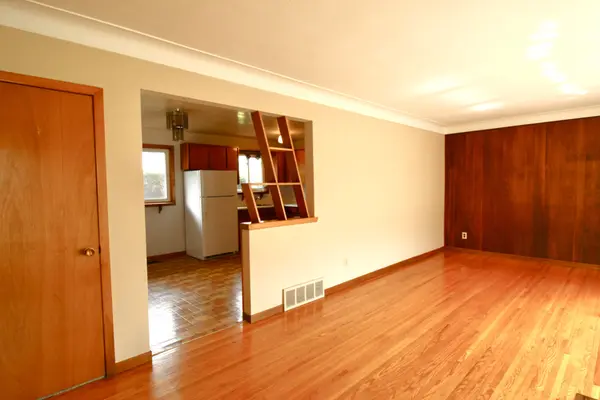 12 Lorne AVE, Grimsby, ON L3M 2H5