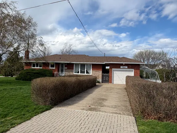 12 Lorne AVE, Grimsby, ON L3M 2H5