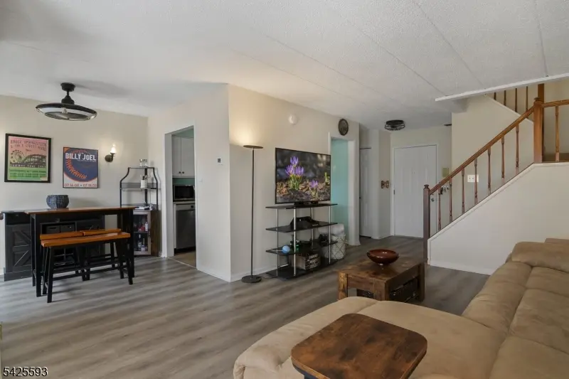 50 Iron Forge Sq, Pompton Lakes Boro, NJ 07442