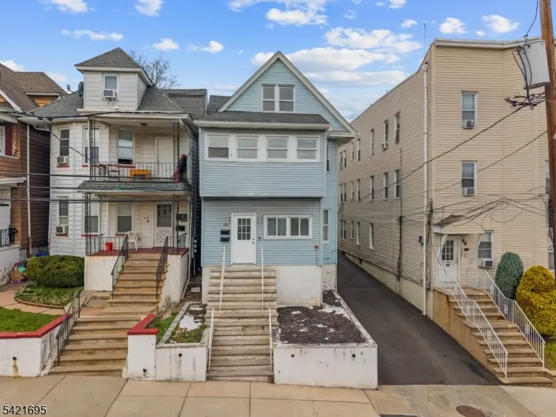 102 Grant St, Passaic City, NJ 07055