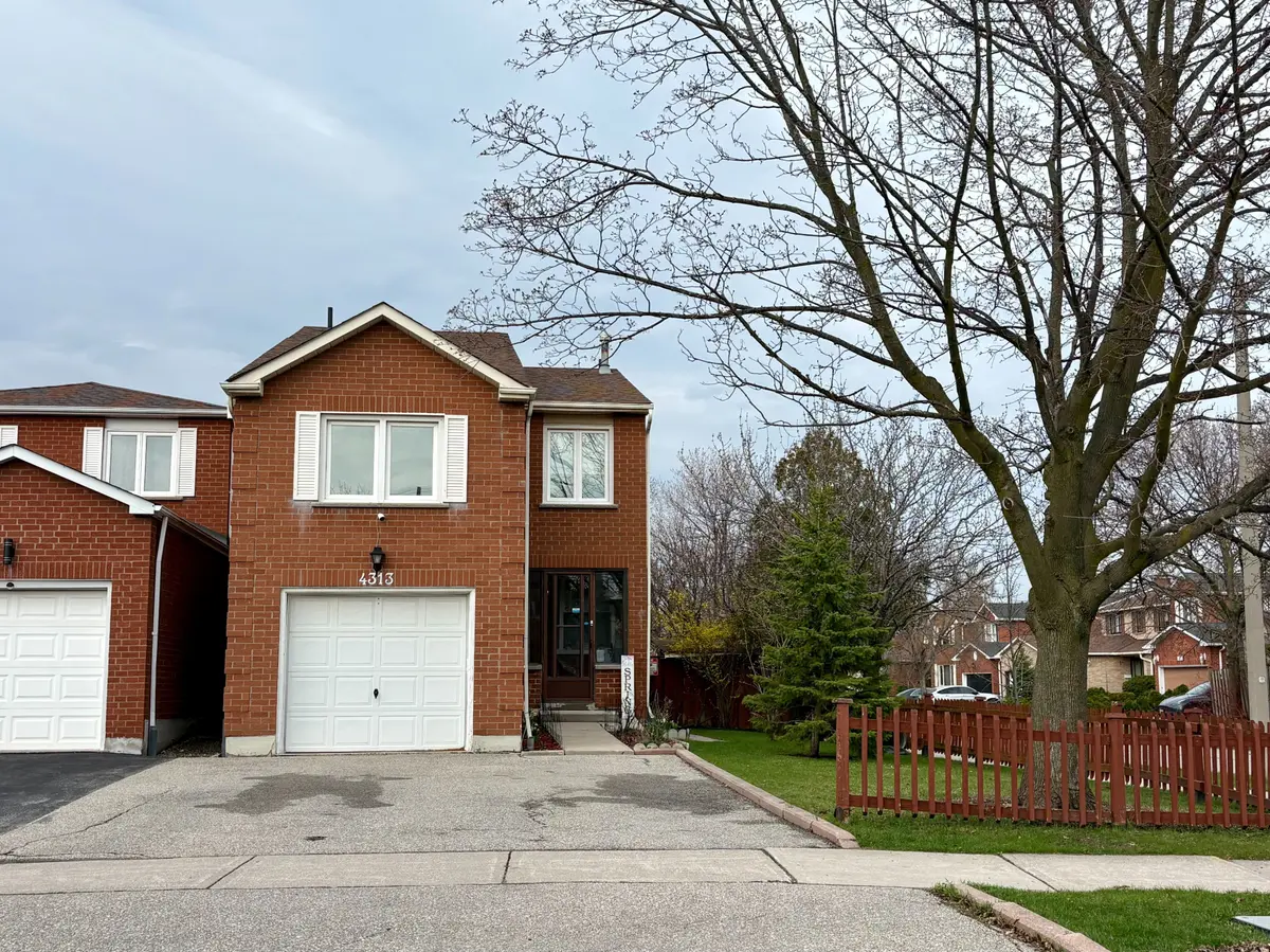 4313 Lee DR, Mississauga, ON L4W 4A9