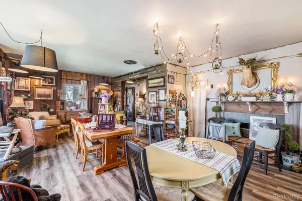 2040 E MAPLE AVE, Grand Blanc Twp, MI 48507