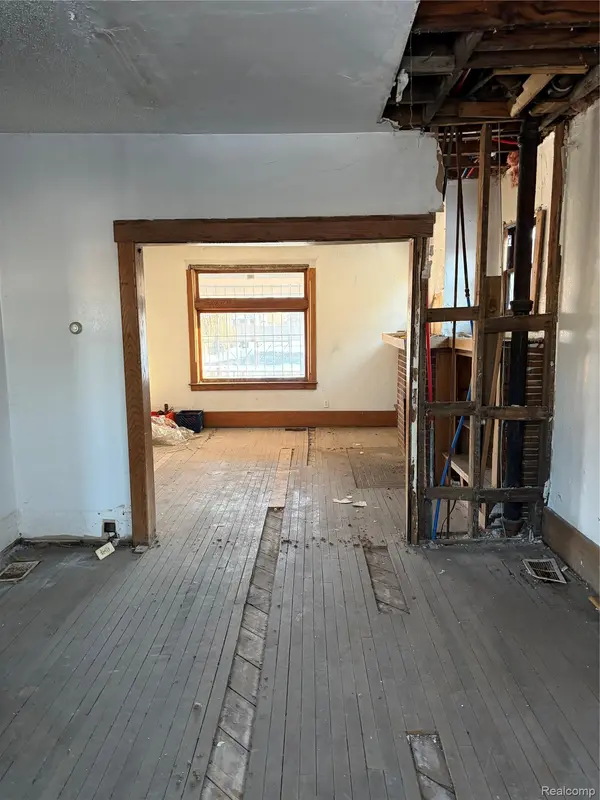 82 W Grand, Highland Park, MI 48203