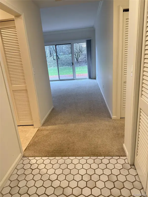 4040 Greenleaf CIR #110, Kalamazoo, MI 49008