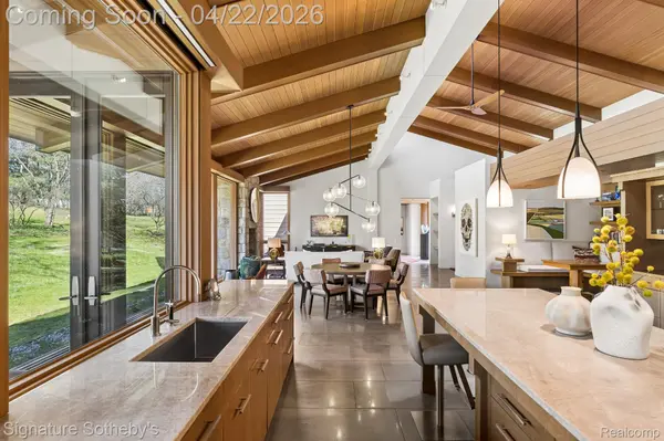 5051 Beach RD, Troy, MI 48098