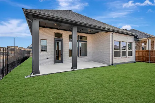 7836 Pondview Lane, Fort Worth, TX 76123