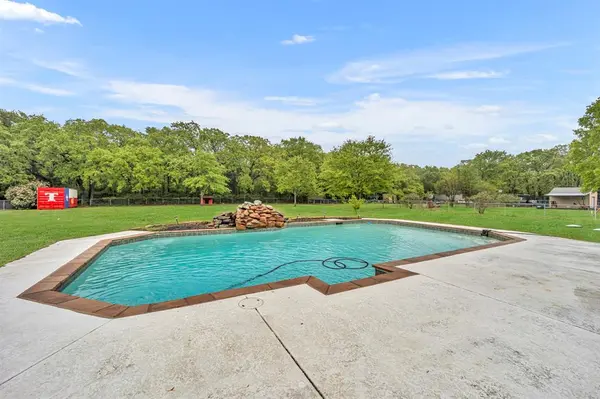 1090 Oak Hollow Lane, Combine, TX 75159