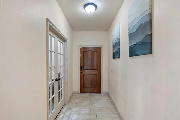 9257 Water Oak Drive, Arlington, TX 76002