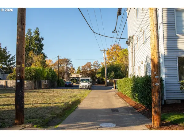 W 15th Olive Alley, Eugene, OR 97401