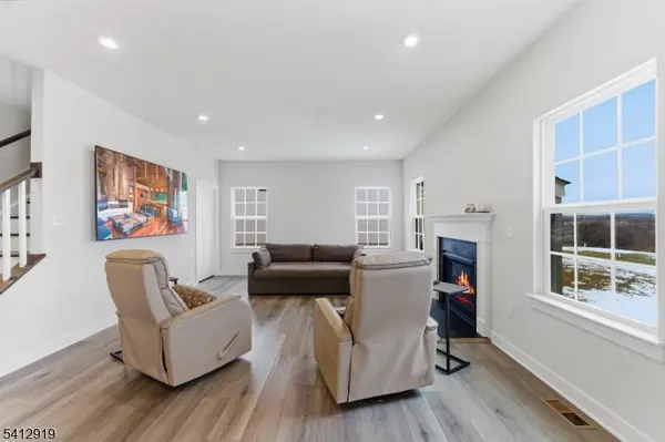 22 Oakwood Blvd, Union Twp., NJ 08827