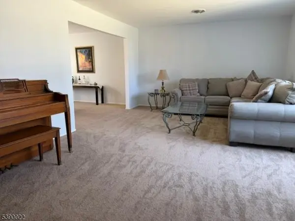 4 Parkview Dr, Roxbury Twp., NJ 07876