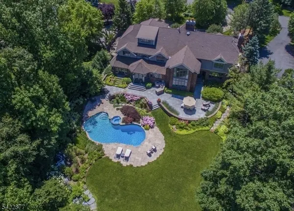 54 Hamilton Dr, North Caldwell Boro, NJ 07006