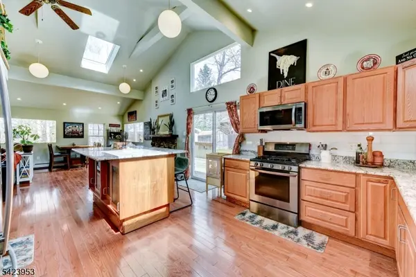 11 Mt Crest Rd, Jefferson Twp., NJ 07438