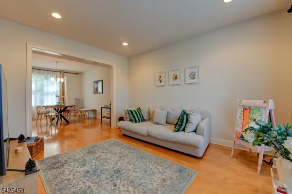 26 Pine Ln, Springfield Twp., NJ 07081