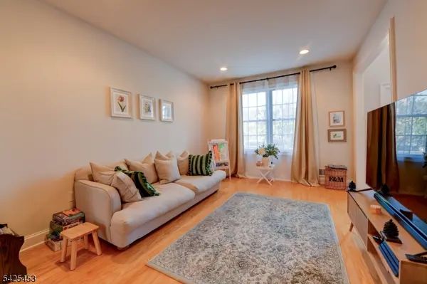 26 Pine Ln, Springfield Twp., NJ 07081