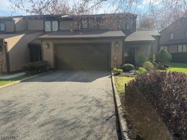 24 Ponds Cir., Wayne Twp., NJ 07470