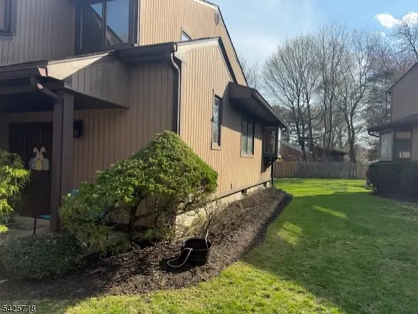 24 Ponds Cir., Wayne Twp., NJ 07470