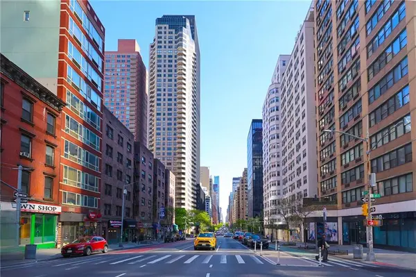 301 East 45th ST #9A, New York, NY 10017