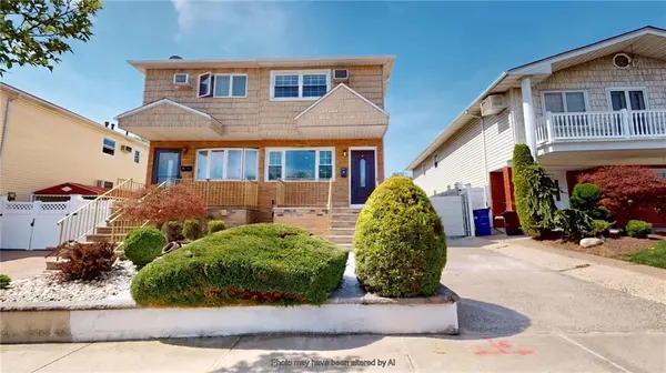 8 Thayer PL, Staten  Island, NY 10306