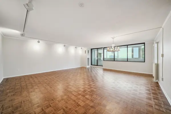 75 Wynford Heights CRES #2001, Toronto C13, ON M3C 3H9