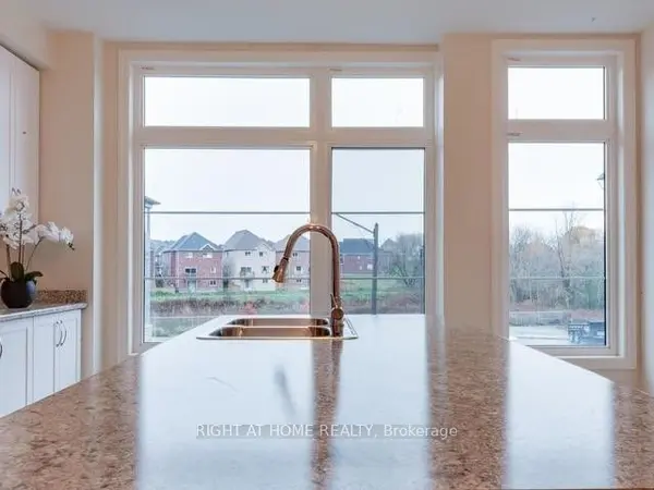 384 Arctic Red DR #34, Oshawa, ON L1L 0M5