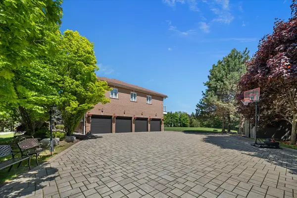 26 Offord CRES, Aurora, ON L4G 0K5