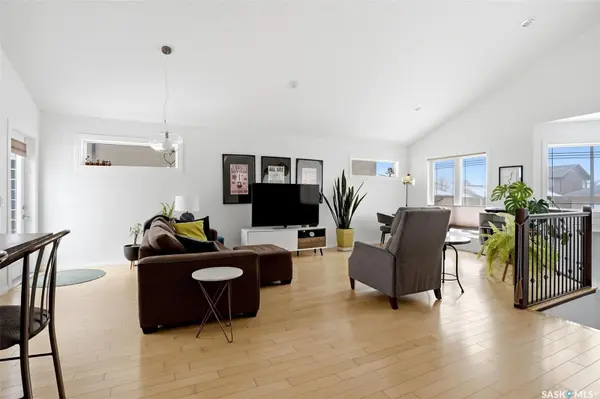 4014 Cumberland ROAD E, Regina, SK S4V 1E7