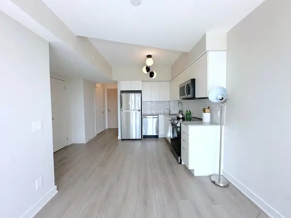 3385 Dundas ST W #623, Toronto W02, ON M6S 2S2