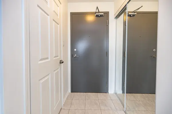 50 Sky Harbour DR #407, Brampton, ON L6Y 6B8