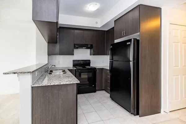 50 Sky Harbour DR #407, Brampton, ON L6Y 6B8