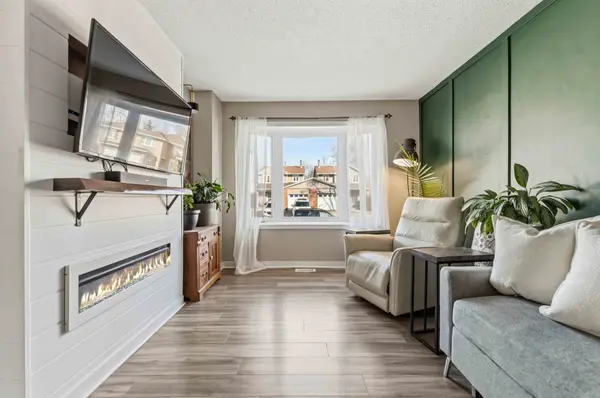 1091 Burgundy LN, Orleans - Convent Glen And Area, ON K1C 2M9