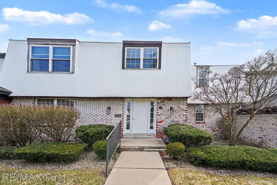 31120 Hunters DR #98, Farmington Hills, MI 48334