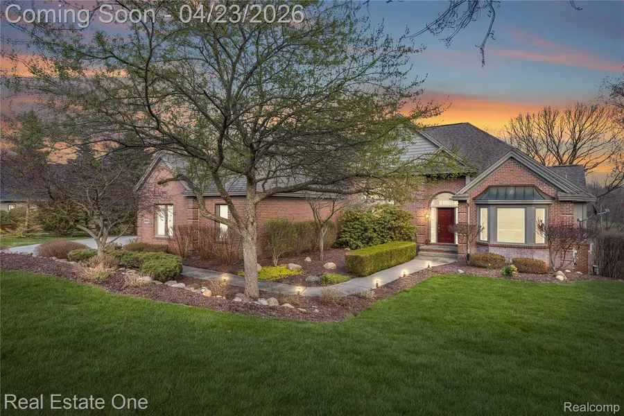 8183 Caribou Lake LN, Springfield Charter Township, MI 48346