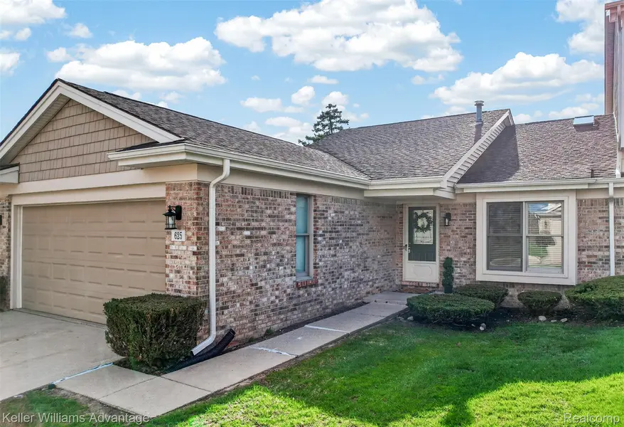 625 Summit Ridge DR, Milford Village, MI 48381