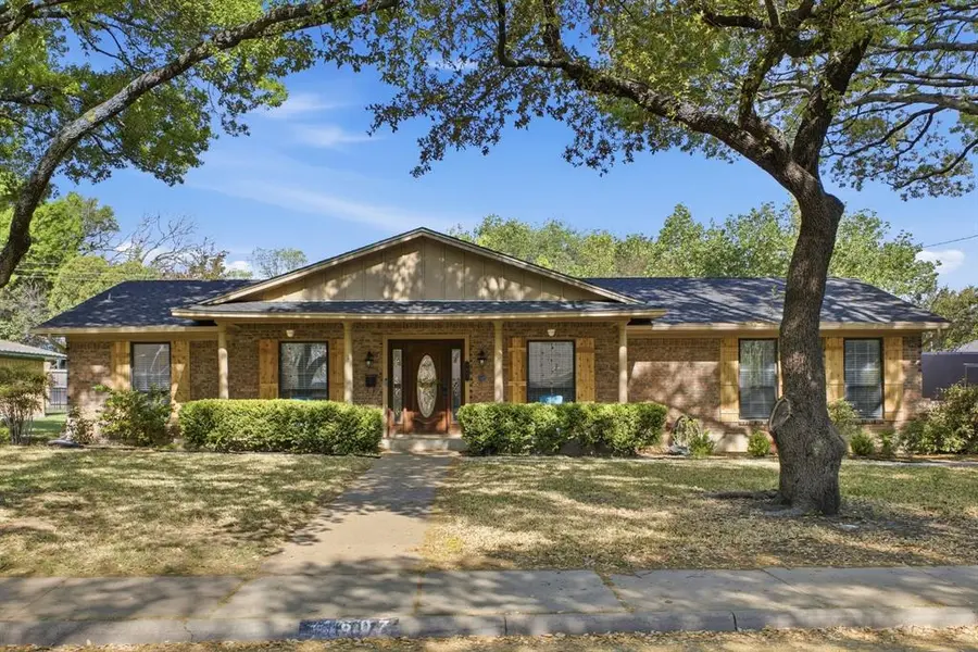 1607 Little Creek Drive, Waxahachie, TX 75165