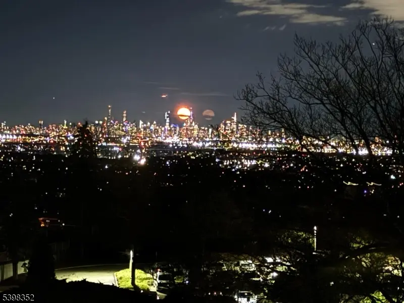 1 Claridge Dr #726, Verona Twp., NJ 07044