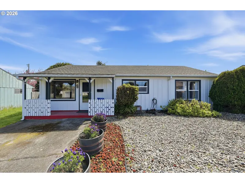 1621 Grant ST, North Bend, OR 97459