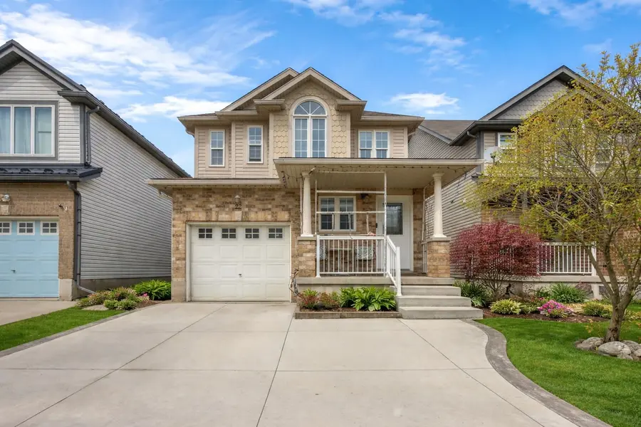 22 Dahlia ST, Kitchener, ON N2E 4A9