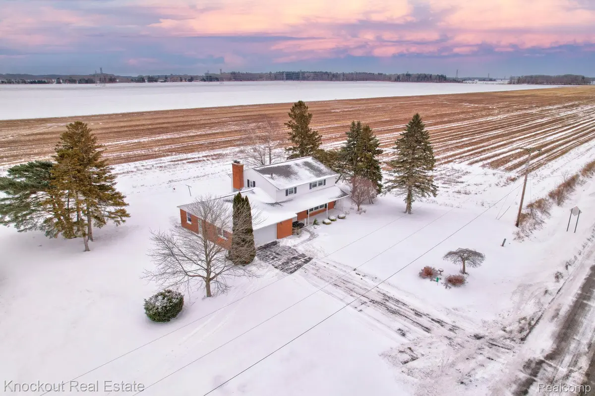 1105 S Mueller RD, Blumfield Township, MI 48601