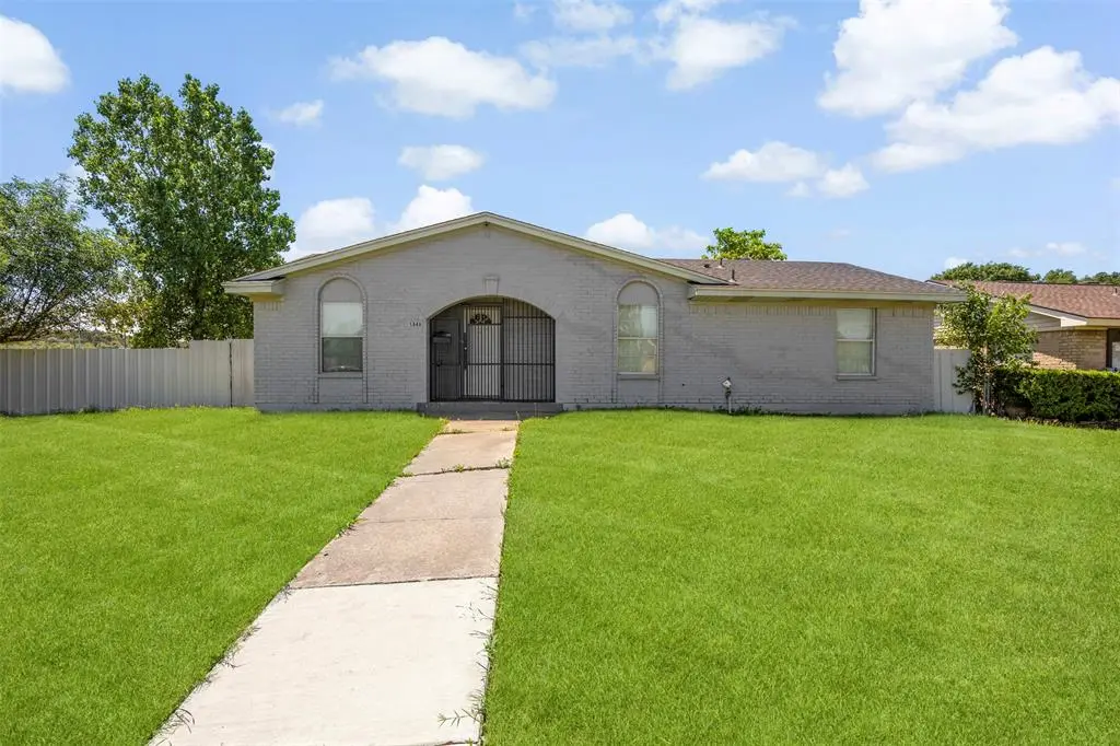 5848 Keeneland Parkway, Dallas, TX 75211