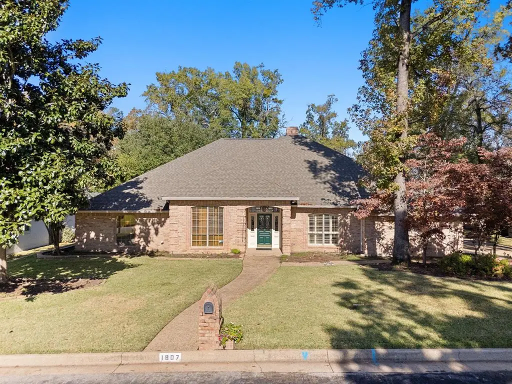 1807 Royal Oak Drive, Tyler, TX 75703